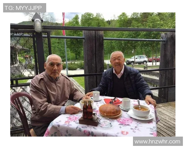 与足球明星亲密接触握手瞬间定格精彩时刻的珍贵回忆