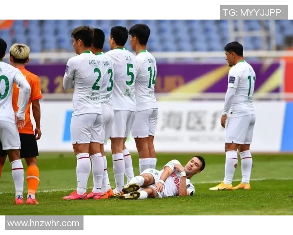 武汉足球队拼搏历程揭秘:从低谷到巅峰的奋斗之路 武汉足球队拼搏历程揭秘:从低谷到巅峰的奋斗之路